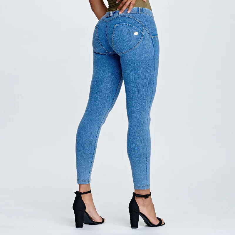 Weekend Bargains to Cherish WR.UP® Denim - Low Waist - 7/8 Length - Light Blue + Yellow Stitching