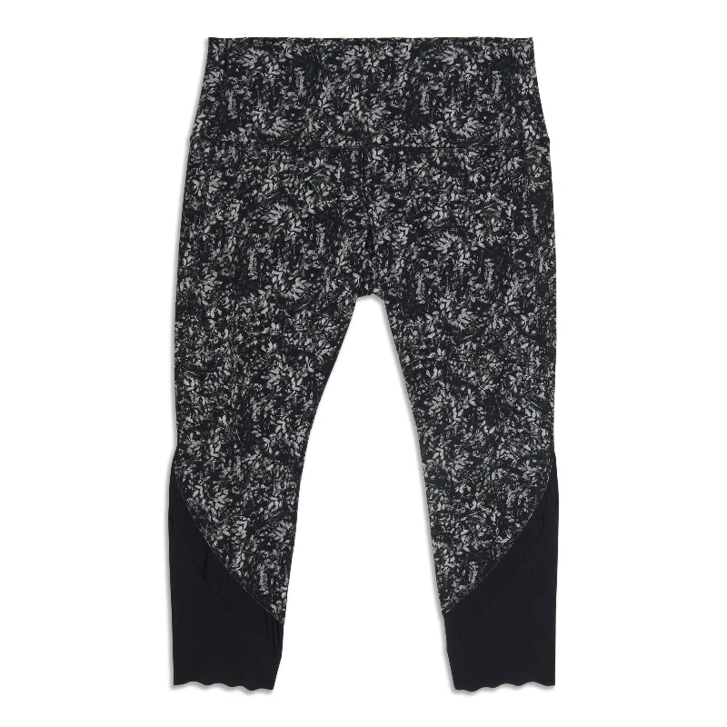 Weekend Shopping Made Better Wunder Under Scalloped Hem High-Rise Crop - Resale
