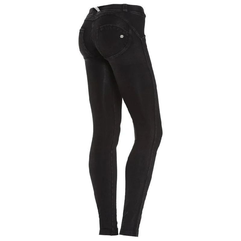 Weekend Offers That Dazzle WR.UP® Denim - Low Waist - 7/8 Length - Black + Black Stitching