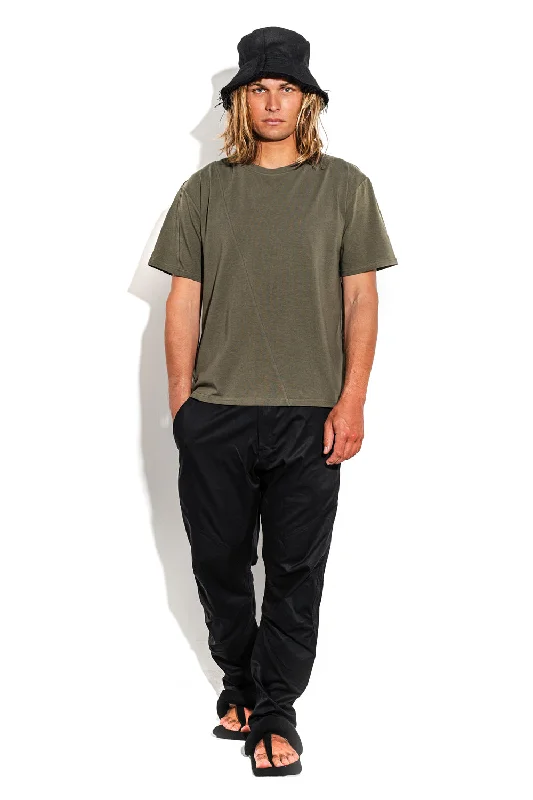 Khaki T-shirt with a geometric seam