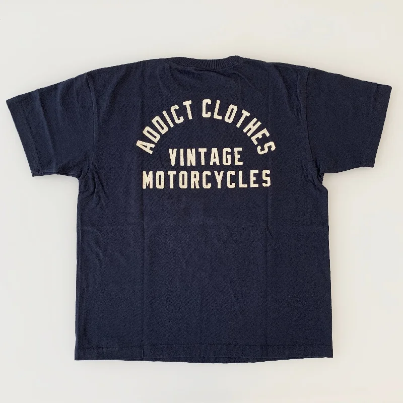 Slanted Pocket Logo Tee in Navy x White