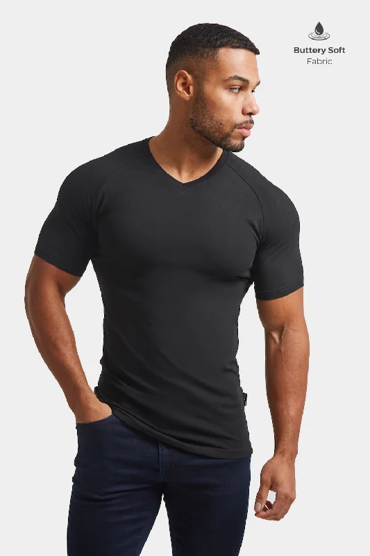 Premium Muscle Fit V-Neck in Black